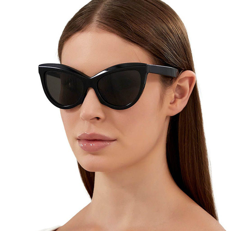 Dame trendy svart-hvitt solbrille Skanto
