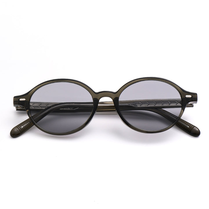 Dame moteriktig solbrille i oval design med stilige detaljer Skanto