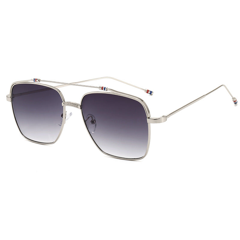 Dame moteriktig buet brille med smal metallramme Skanto