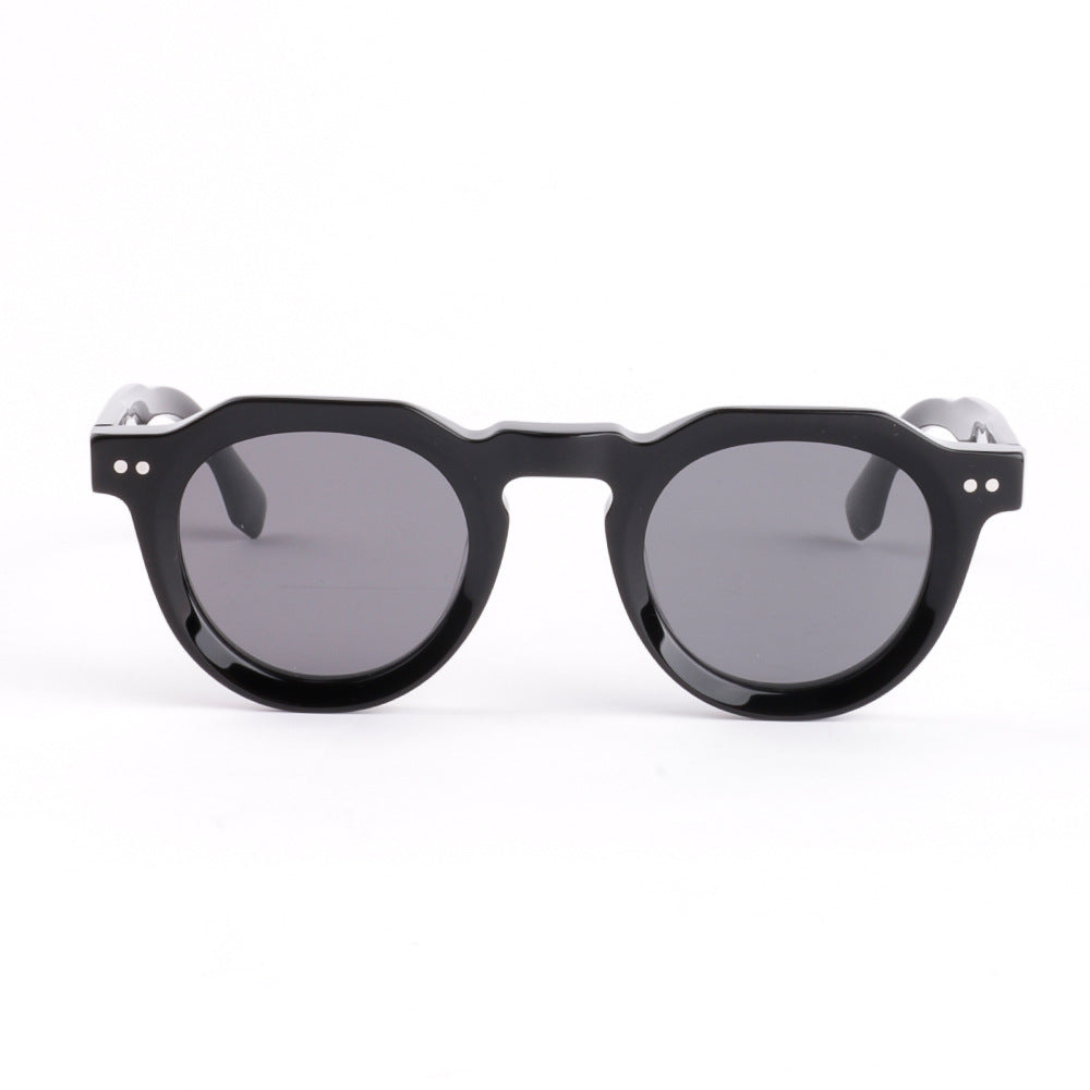Dame moteriktig solbrille i unikt retrodesign med polariserte linser Skanto