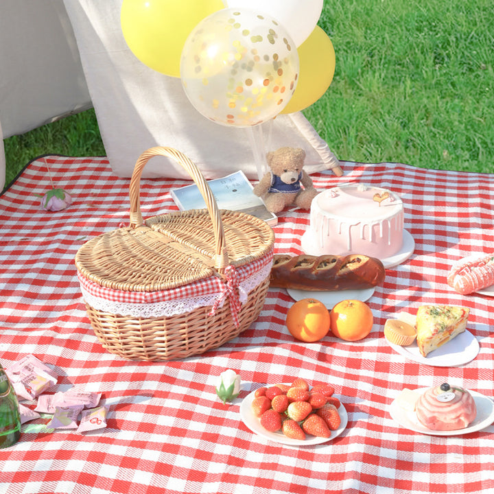 Kvinne kurv med dekorativt tekstiltrim og praktisk bærehandtak Skanto