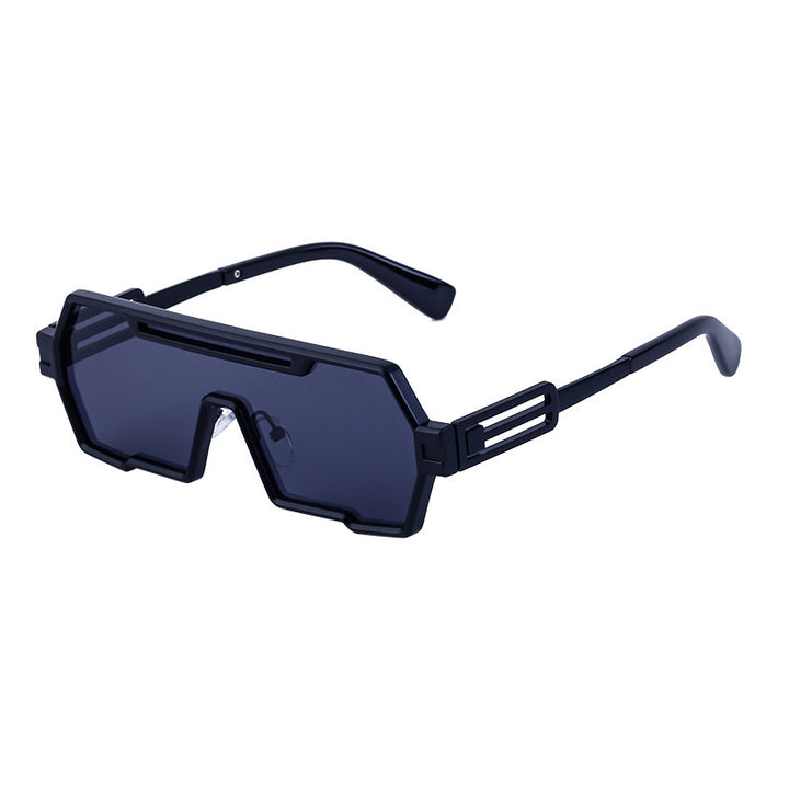 Dame motorisert solbrille i futuristisk design med bred ramme Skanto
