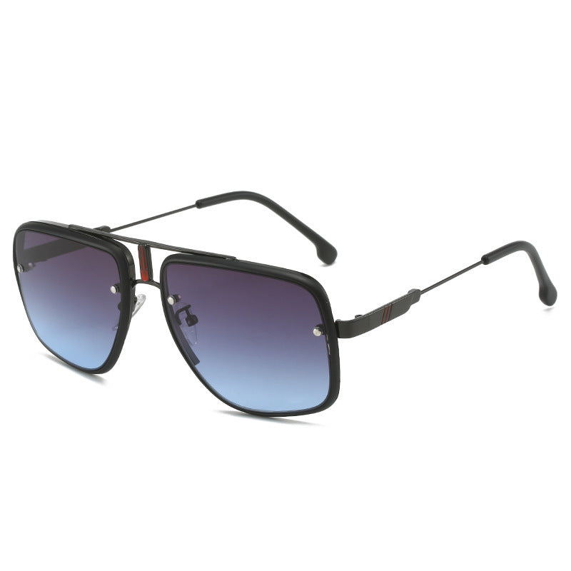 Dame moteriktig oversized solbrille med gull detaljer Skanto
