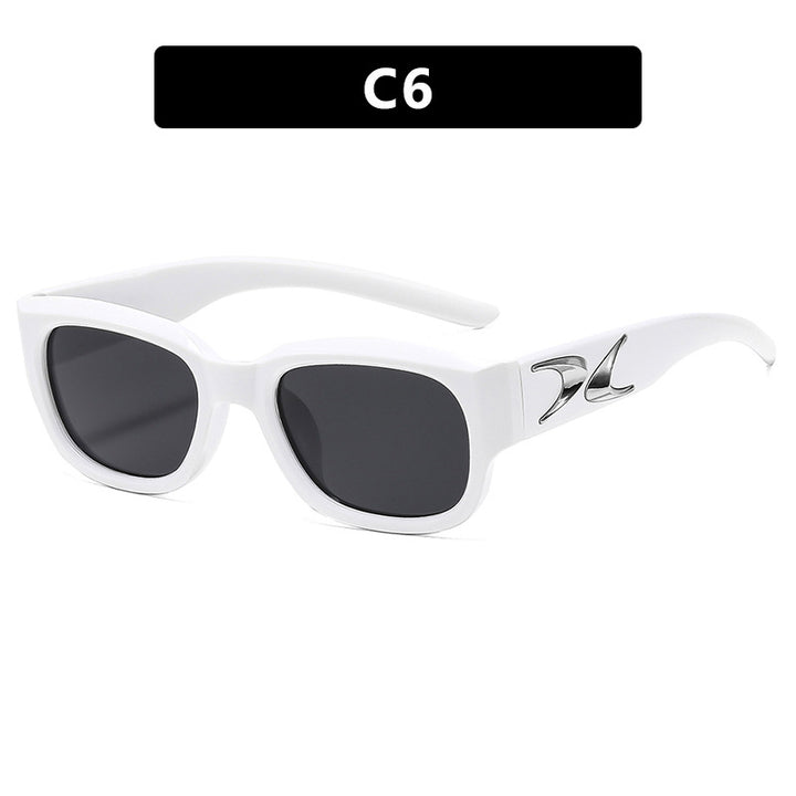 Women's sunglasses in bold retro design with stylish accents Skanto