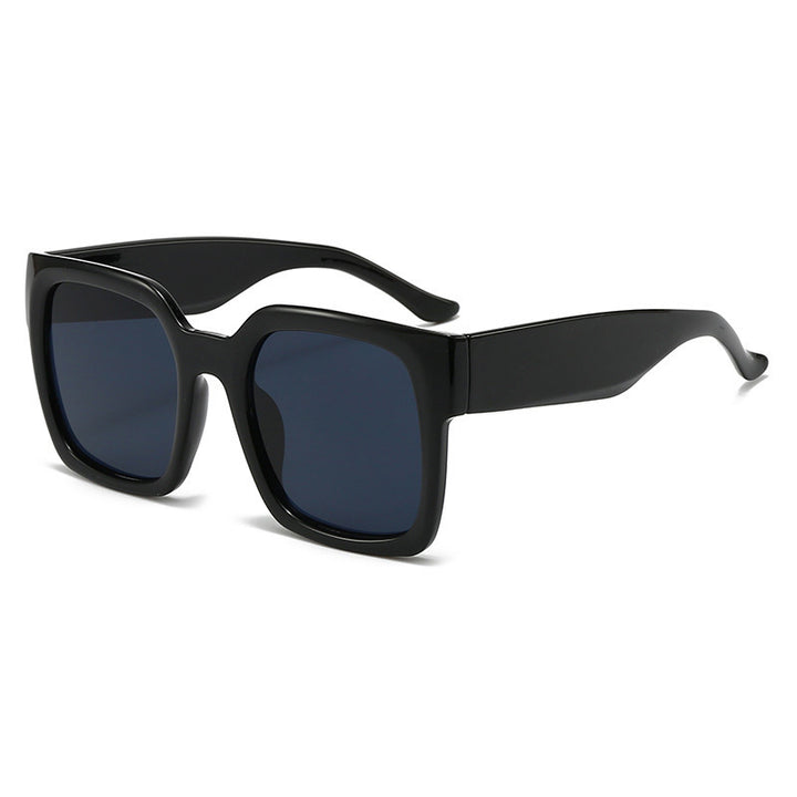 Dame firkantet solbrille med stilfull gjennomsiktig ramme og myk fargegradient Skanto