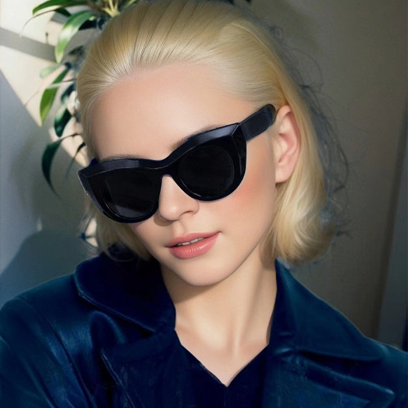 Dame Cat-Eye solbriller med transparent ramme og polariserte linser Skanto