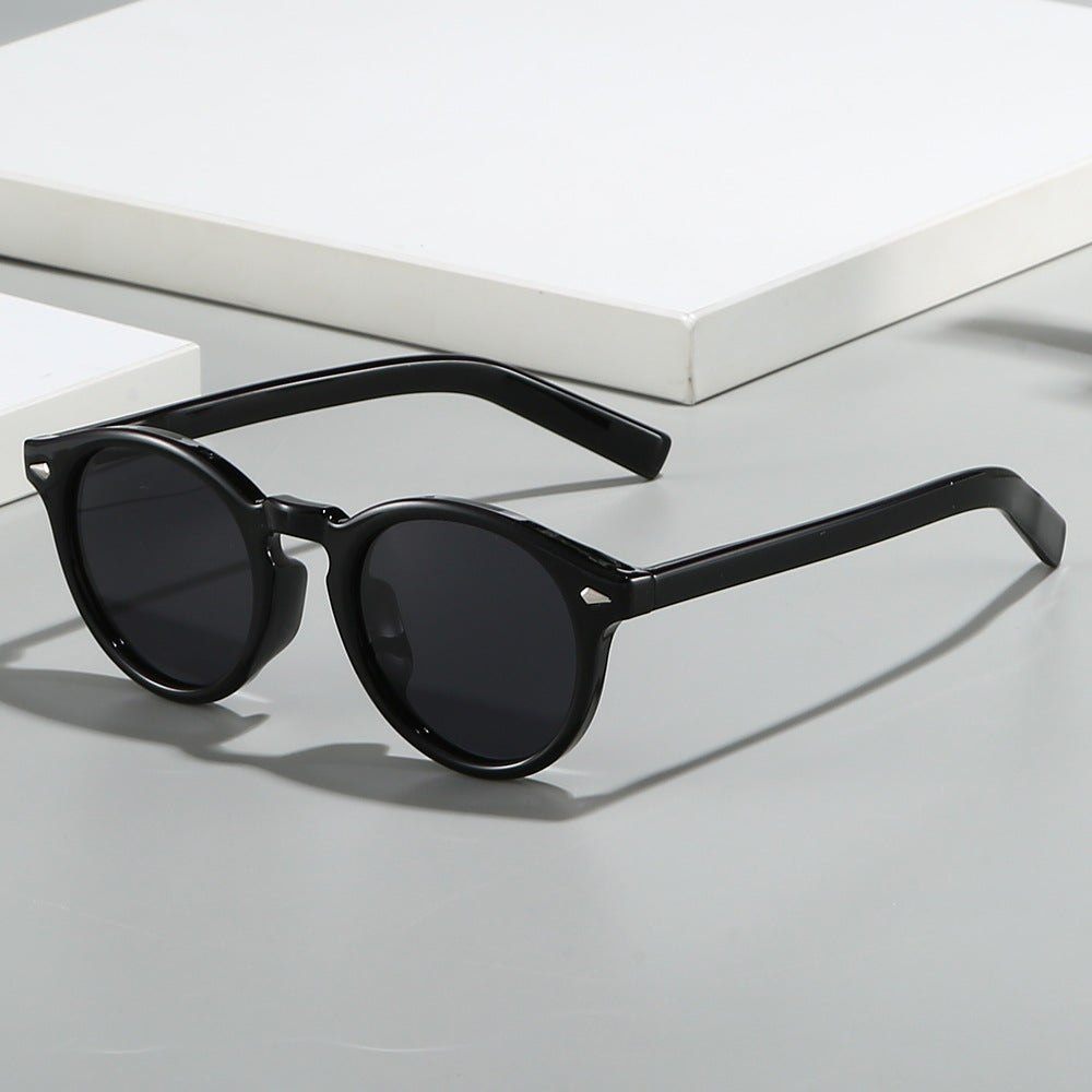 Dame trendy solbriller med transparent ramme og gule glass Skanto