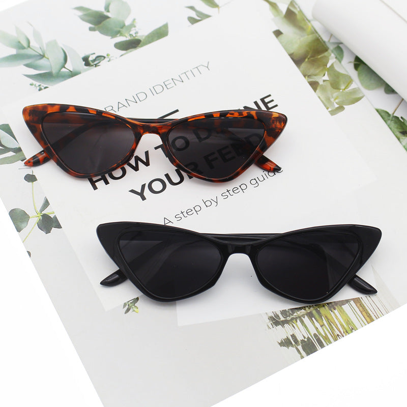 Dame Cat-Eye solbriller med nøye designet ramme Skanto