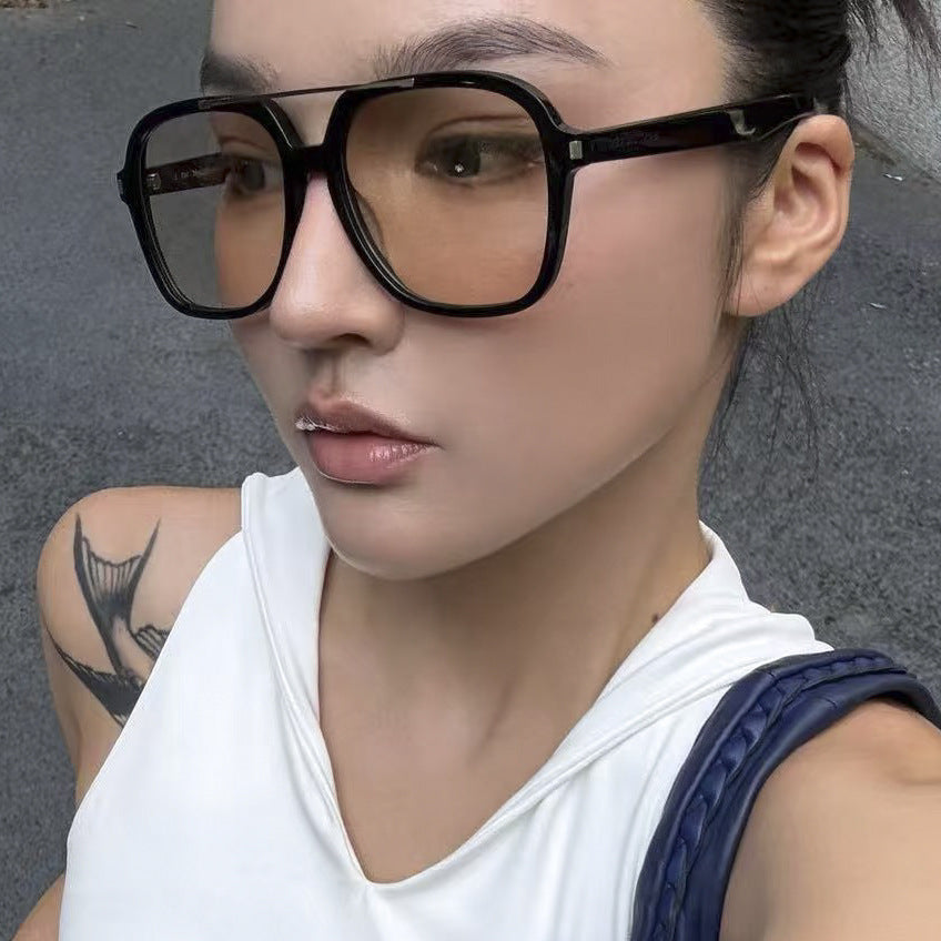 Dame kvadratisk solbrille med beskyttende UV-filter og elegant ramme Skanto