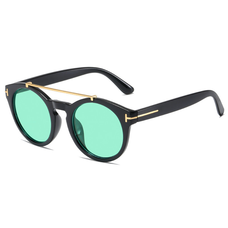 Dame fashionable solbriller med elegante runde glass Skanto
