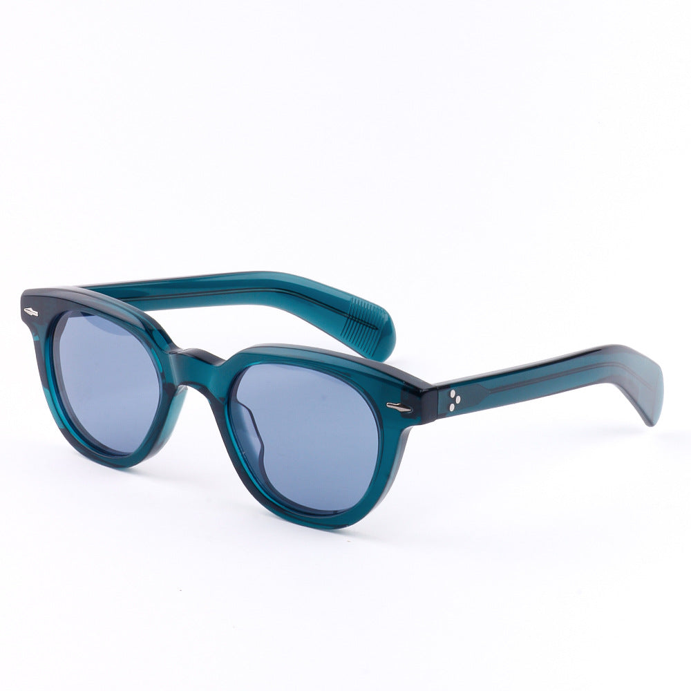 Dame solbrille i elegant, feminin design med høyverdig plastramme Skanto