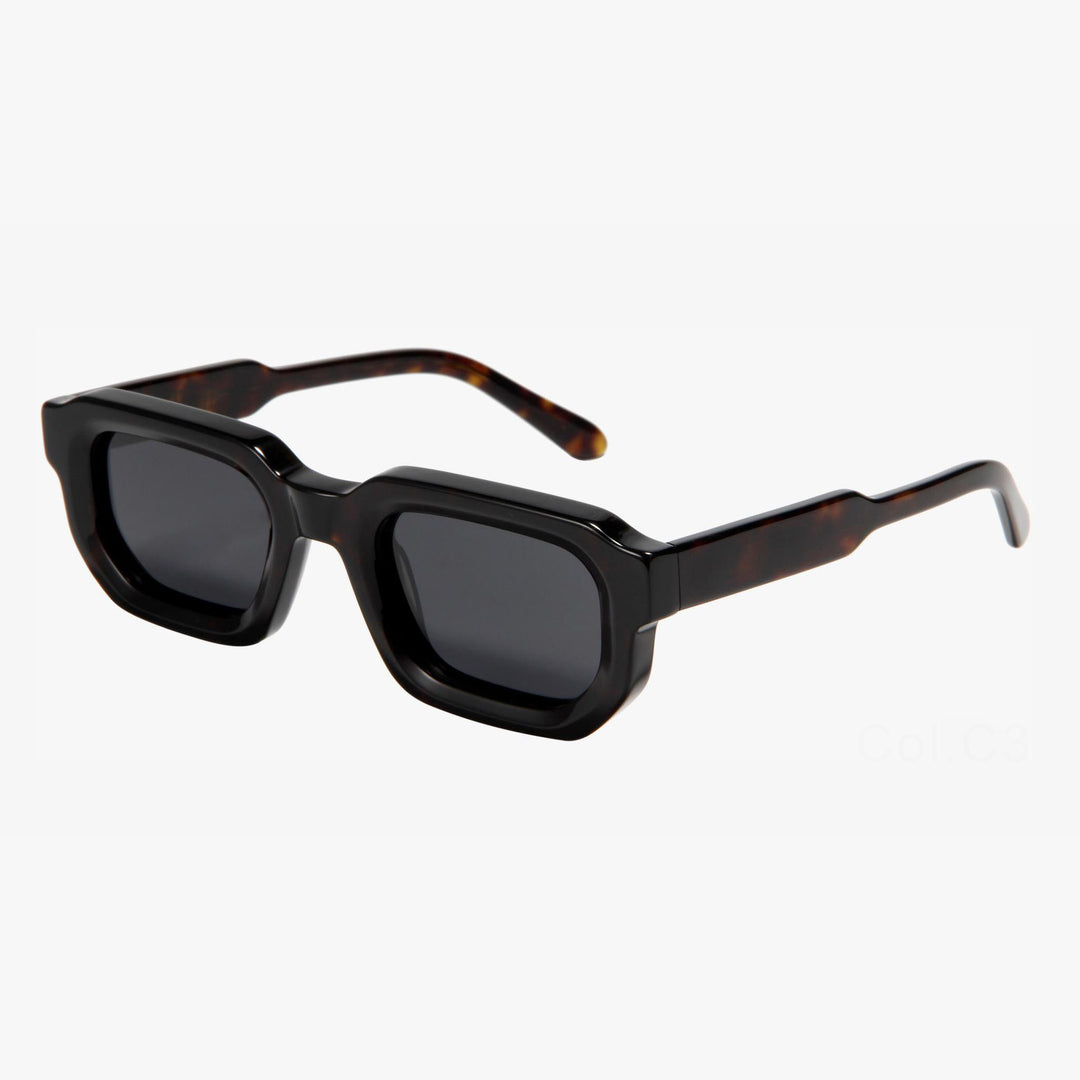 Dame solbrille i moderne geometrisk design fra Skanto