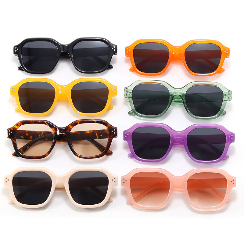 Dame moteriktig firkantet solbrille med speilende glass Skanto