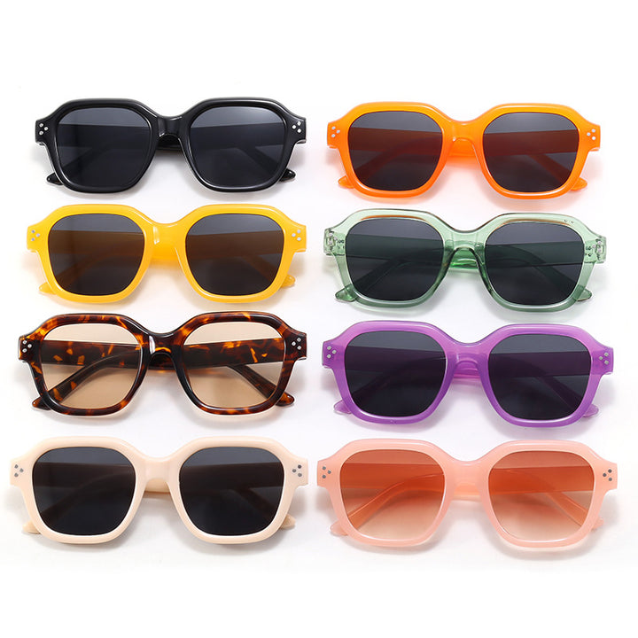 Dame moteriktig firkantet solbrille med speilende glass Skanto