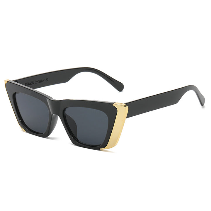 Dame moteriktig solbrille med firkantet ramme og luksuriøst fôr Skanto