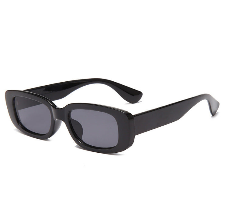 Dame moteriktig solbrille med trendy havskjell-design Skanto