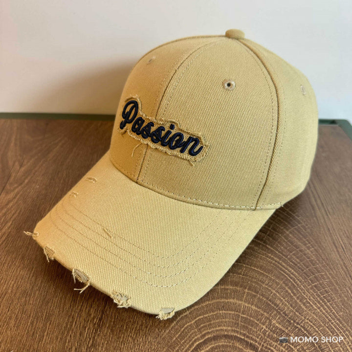 Kvinnes slitt bomull baseballcap med brodert sitat Skanto