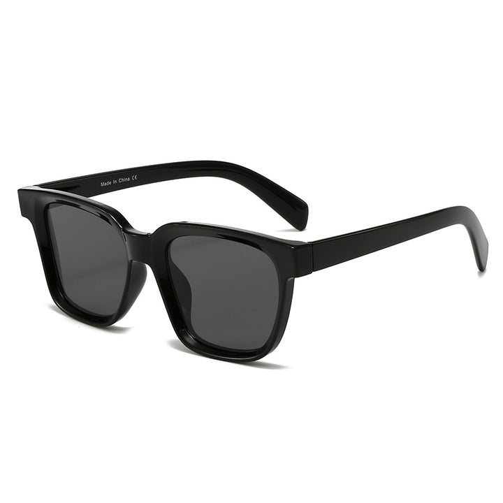Dame elegant firkantet solbrille med UV-beskyttelse og stabil ramme Skanto