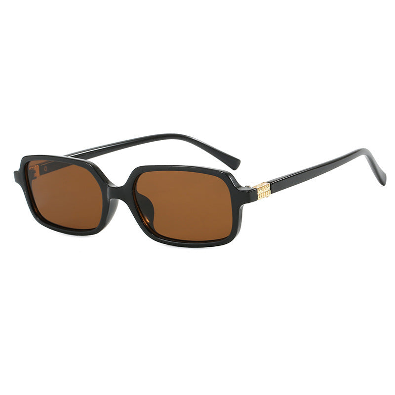 Dame moteriktig lesebrille i moderne kvadratisk design Skanto