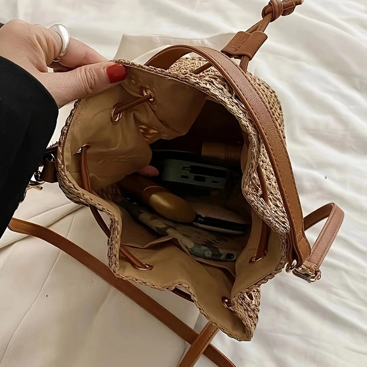 Allsidig makramee-crossbody-veske med lærdetaljer Skanto