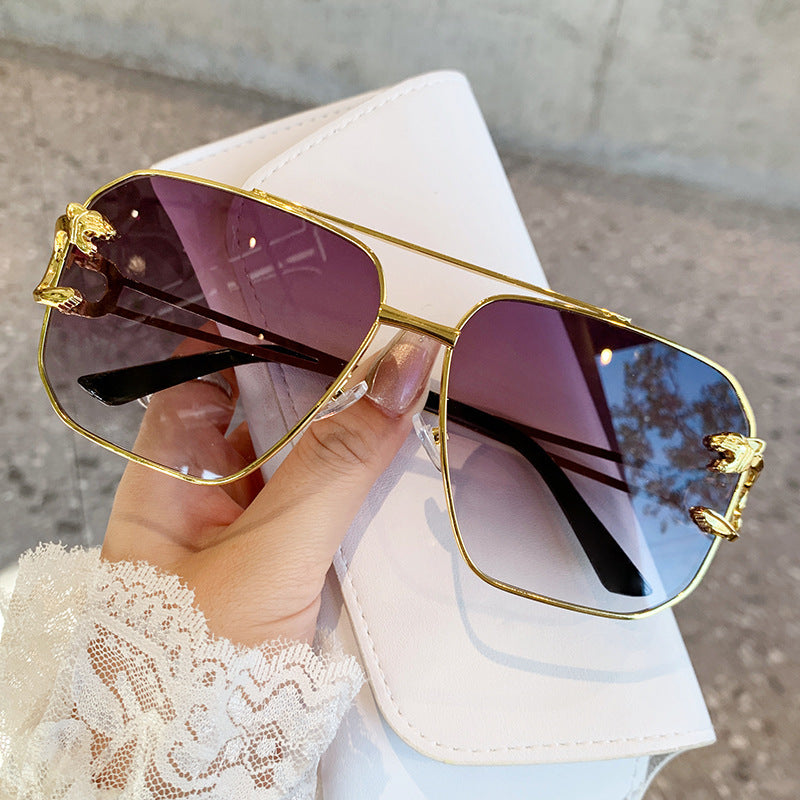 Dame kvadratisk solbrille med luksuriøs metallramme Skanto