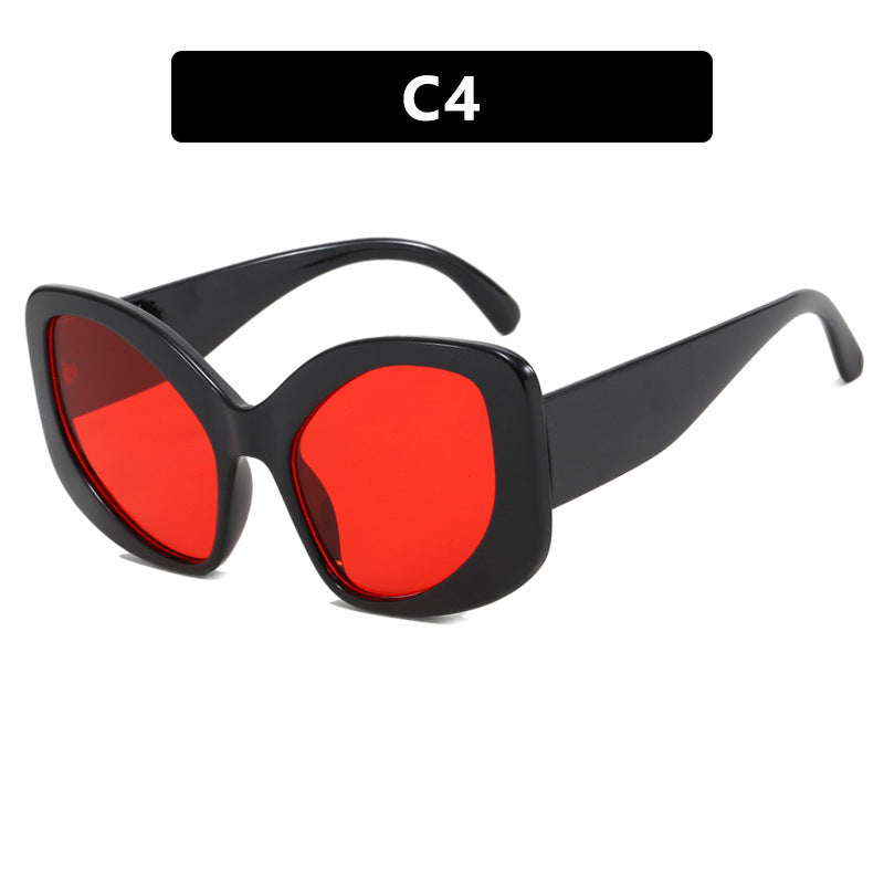 Dame elegant oversized solbrille med markant design Skanto