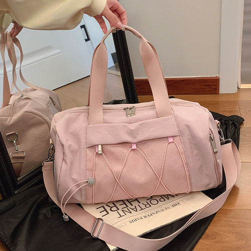 Sporty crossbody bag with adjustable carrying handles and breathable mesh material Skanto