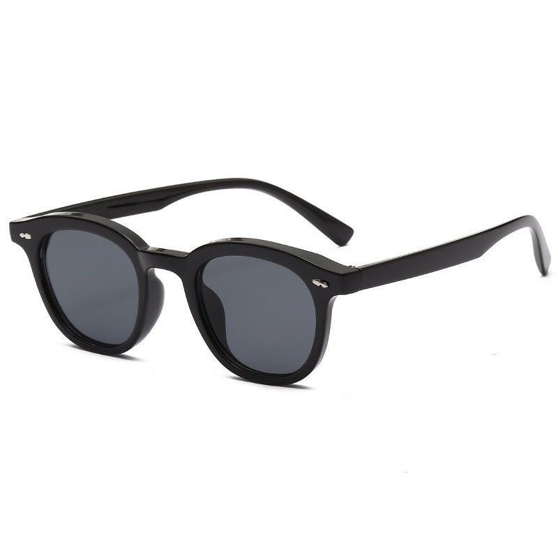 Women's stylish sunglasses with classic retro design Skanto