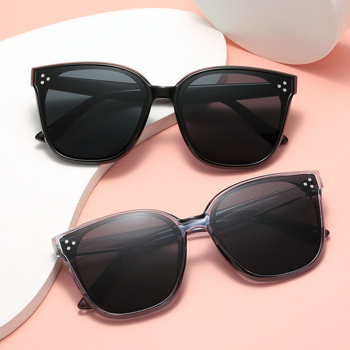 Dame firkantet solbrille med stilistisk, bred ramme Skanto