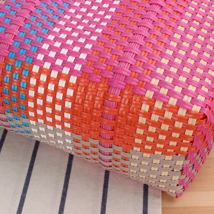 Trendy tote bag made of hand-woven material with playful details Skanto