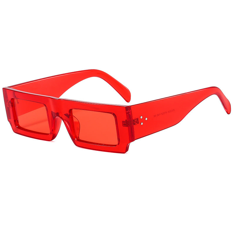 Dame statement solbrille med kvadratisk ramme og futuristisk design Skanto