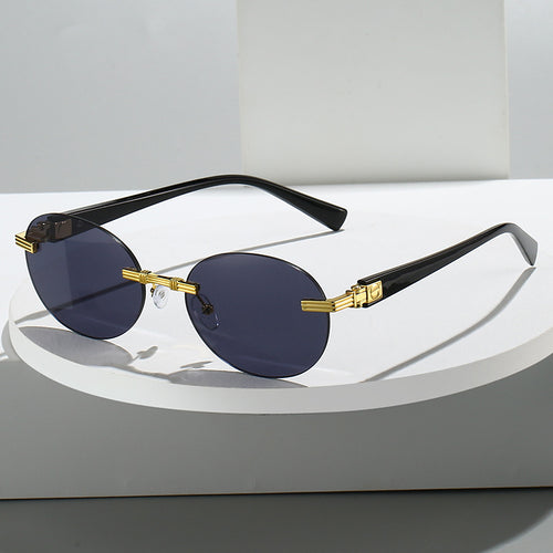 Dame motefull solbrille med gjennomsiktig ramme og fleksibel nesestøtte Skanto