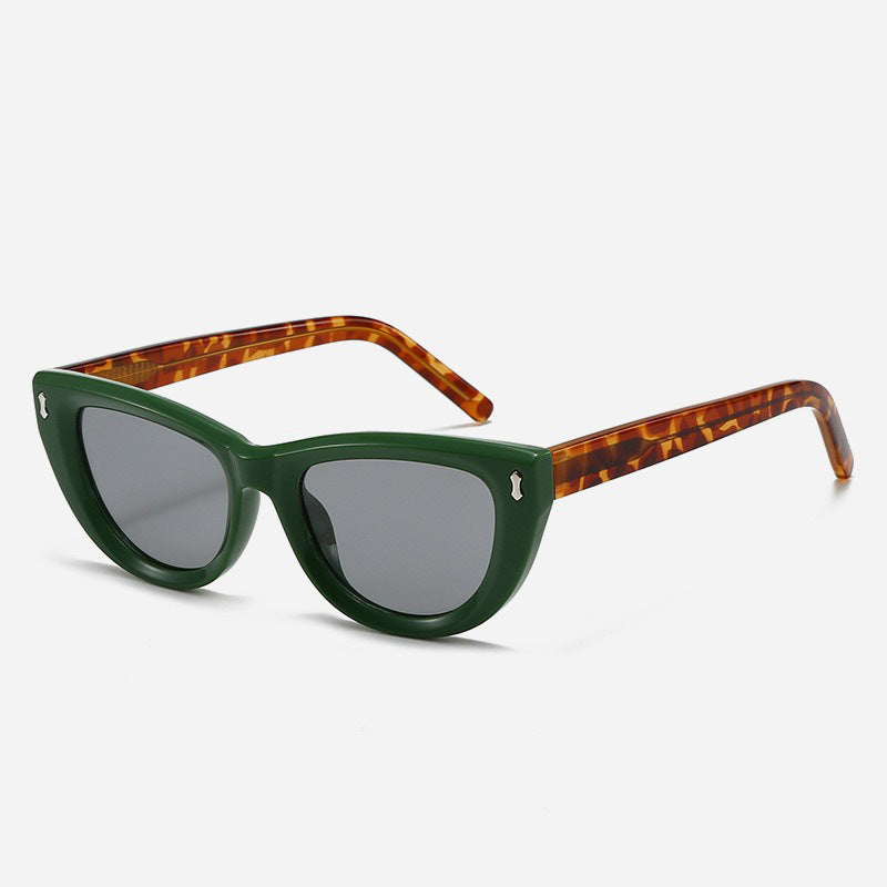 Dame Cat-Eye solbriller med transparent ramme og brune linser Skanto