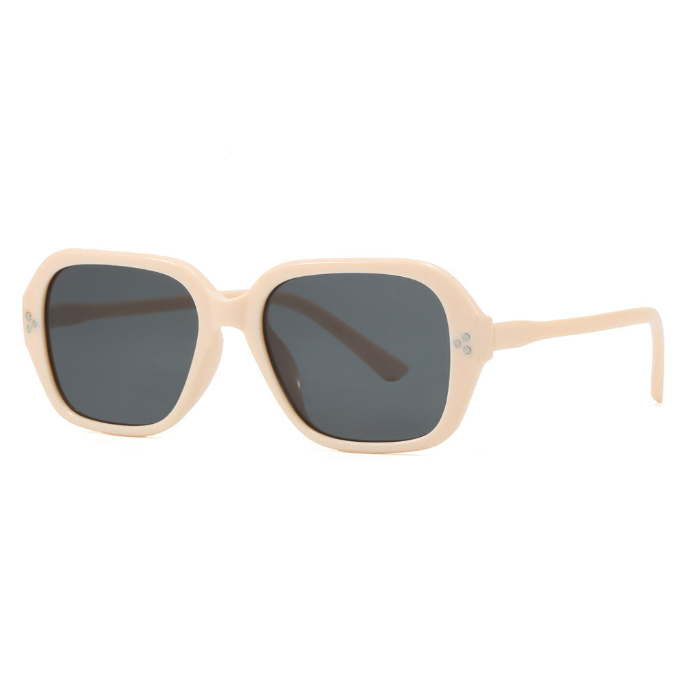 Dame moteriktig oversized solbrille i elegant design Skanto