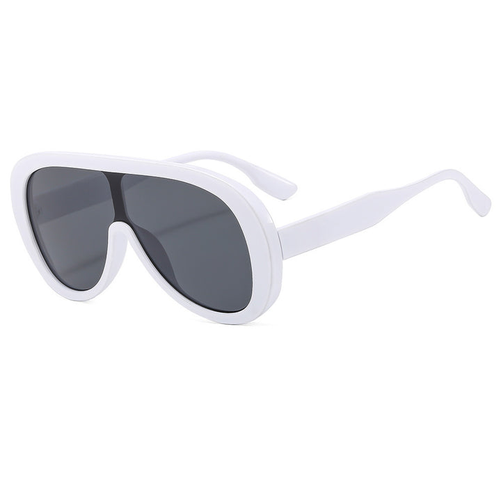 Dame moteriktig solbrille med bred ramme Skanto