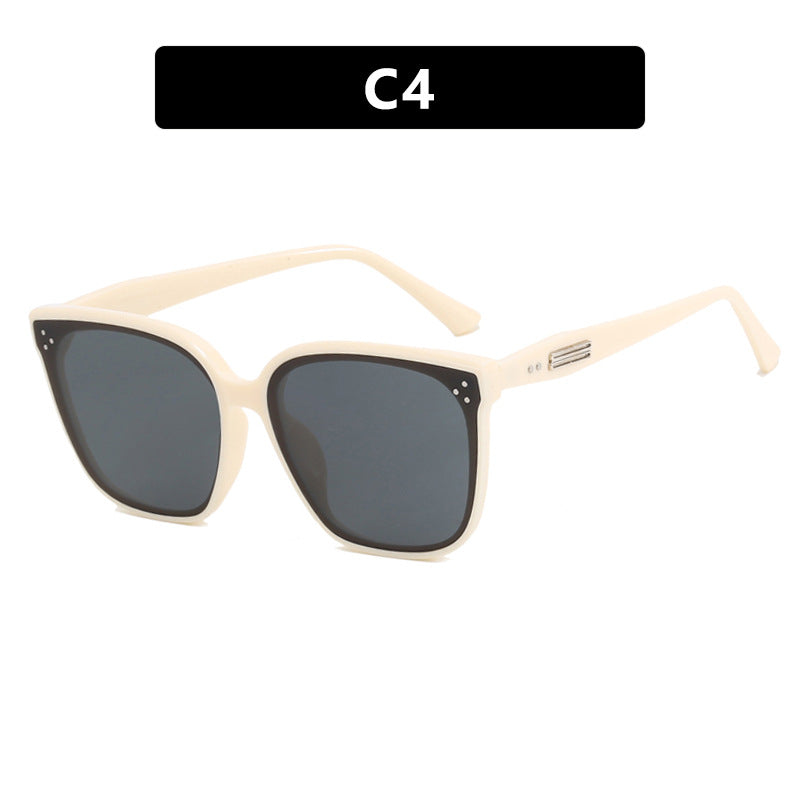 Women's modern oversized sunglasses with elegant, wide frame Skanto