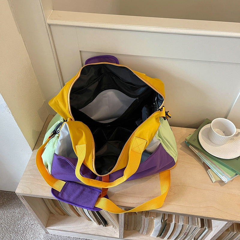 Sporty bæreveske med moderne design og flere rom Skanto