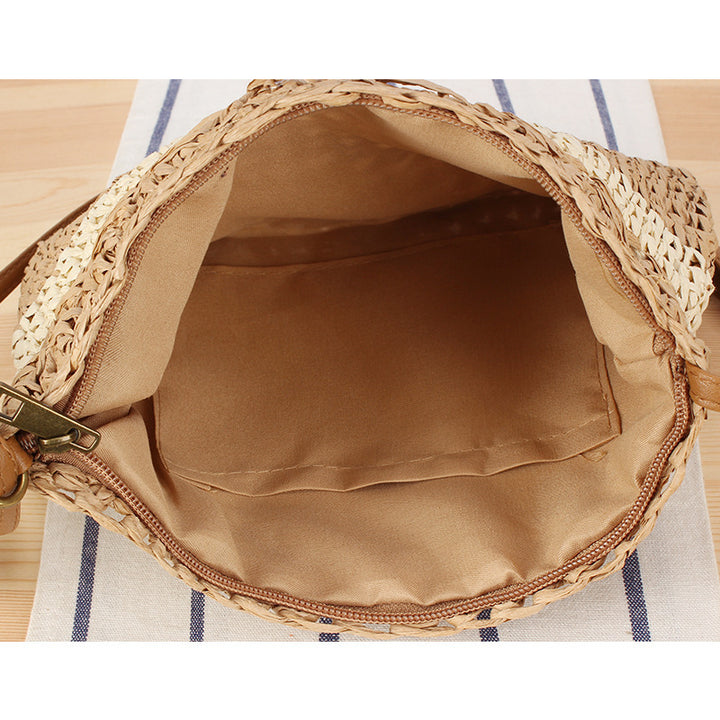 Practical shoulder bag made of braided natural material Skanto