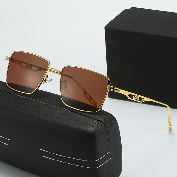 Dame luksus solbrille med markant geometrisk ramme og polarisert glass Skanto