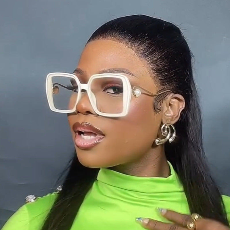 Women's trendy square glasses with elegant metal frame and unique accents Skanto