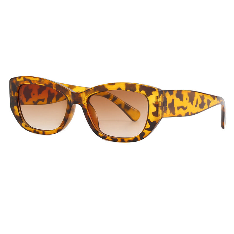 Dame moderne Cat-Eye solbriller laget av robust plast Skanto