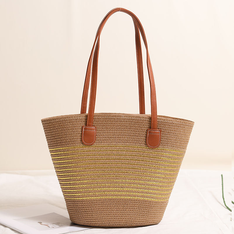 Elegant Woven Bag with Leather Accents Skanto