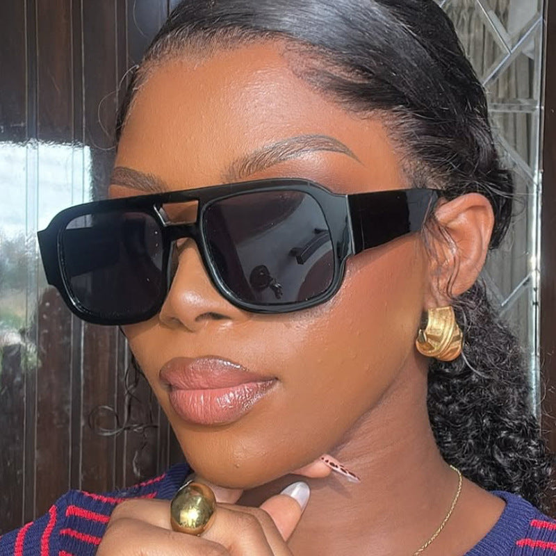 Women's modern sunglasses in elegant rectangular design Skanto