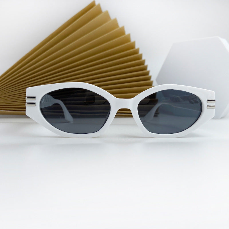 Dame Cat-Eye solbriller i stilfull design med robust ramme Skanto