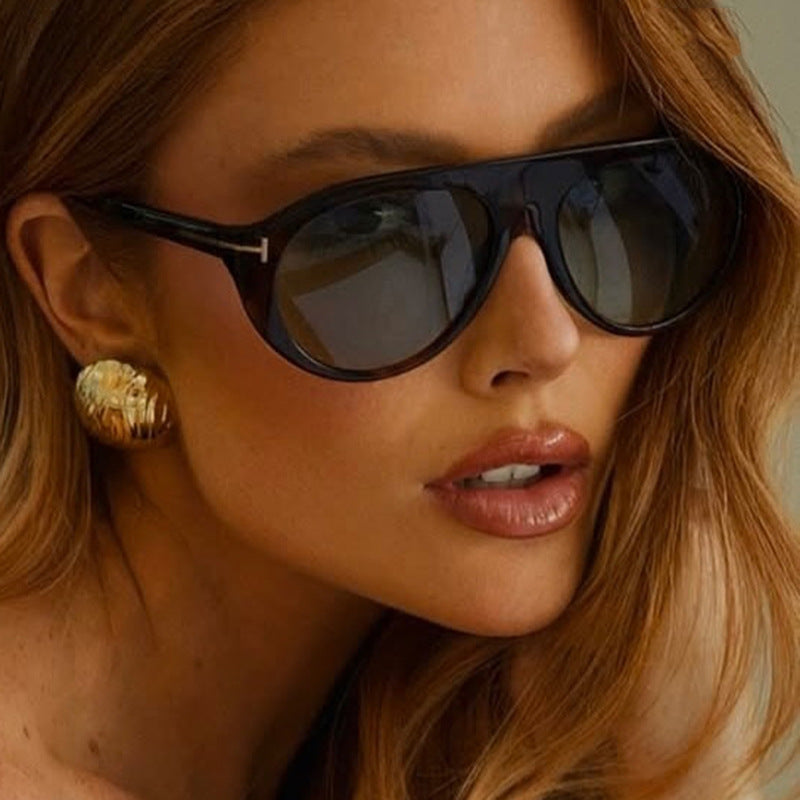 Women's Cat-Eye Sunglasses with Protective UV Filter and Mirrored Lenses Skanto