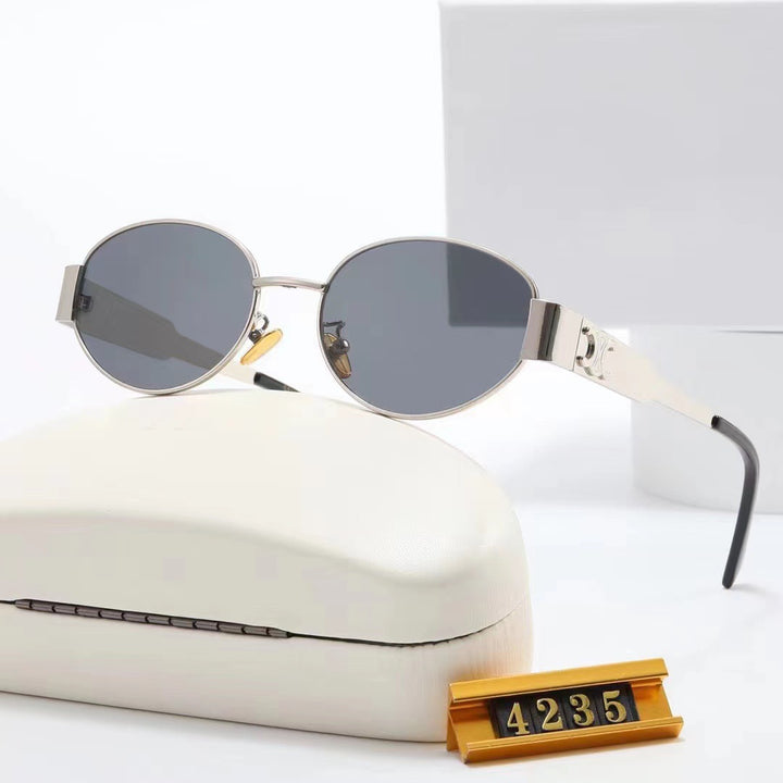 Dame elegant oval solbrille med gullfarget ramme Skanto