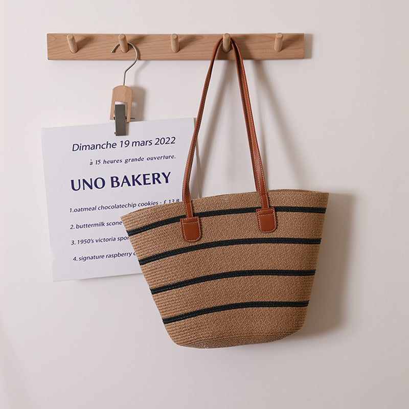 Elegant Braided Shoulder Bag with Striped Design Skanto