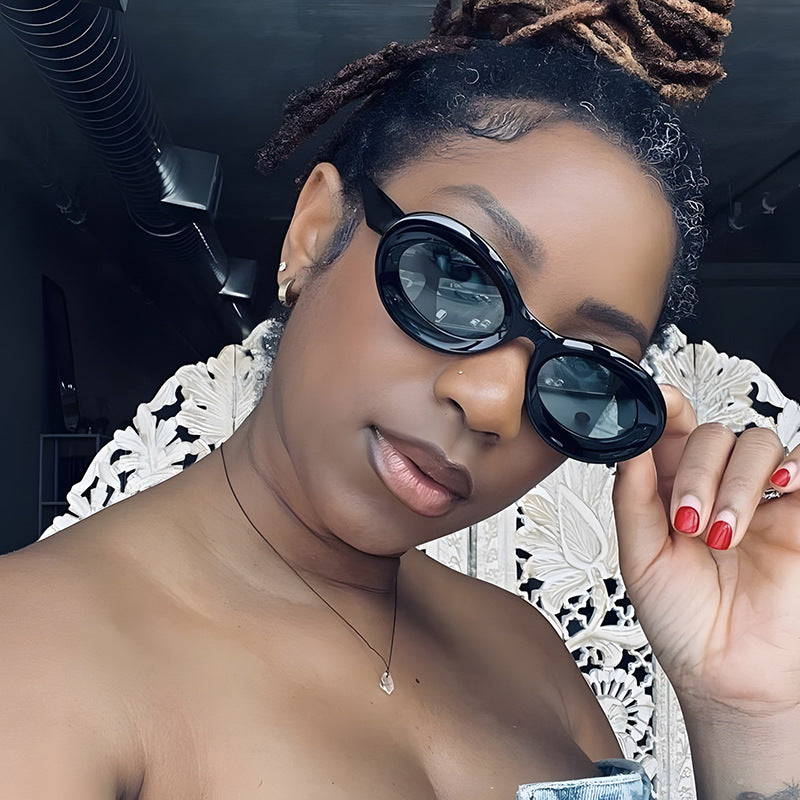 Women's oval sunglasses with modern lenses Skanto