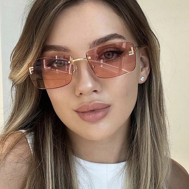 Women's square sunglasses with elegant gold frame and stylish lenses Skanto