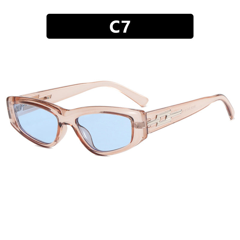 Dame moteriktig solbrille i trendig kattøye-design Skanto